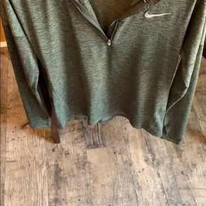 Nike: DRI-FIT long sleeve 🏃🏻‍♀️ 🎧